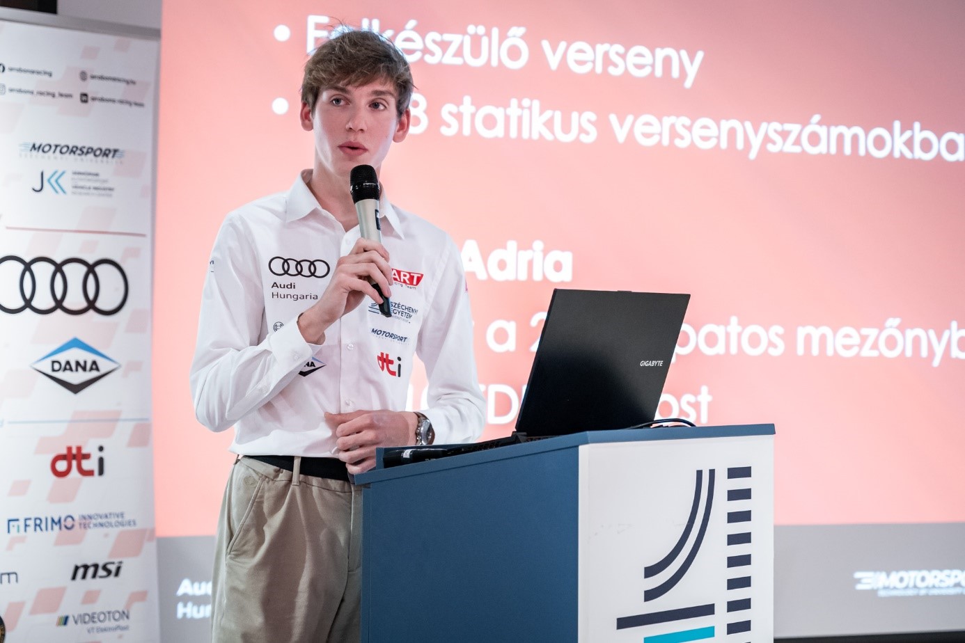 车队队长Gergely Vojnits表示：“今年我们的目标是参加德国、奥地利和匈牙利的赛事。”     （摄影：Máté Dudás）